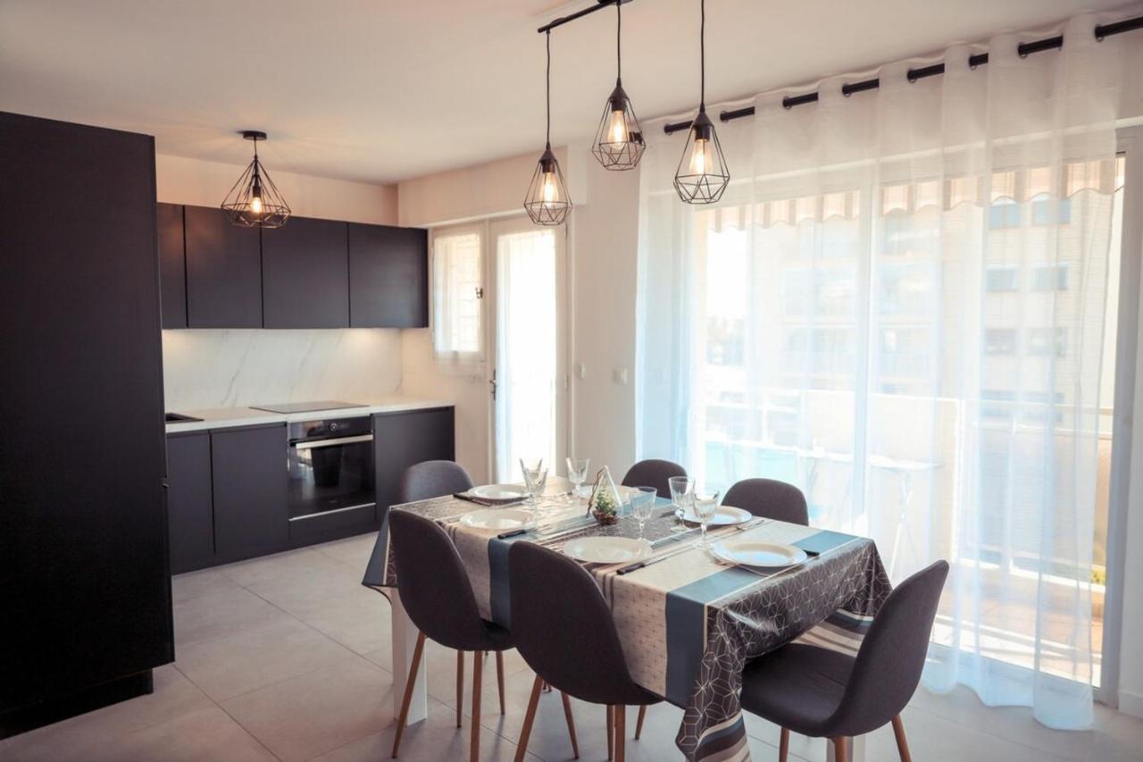 Chic Appart Du Port Frejus Luaran gambar