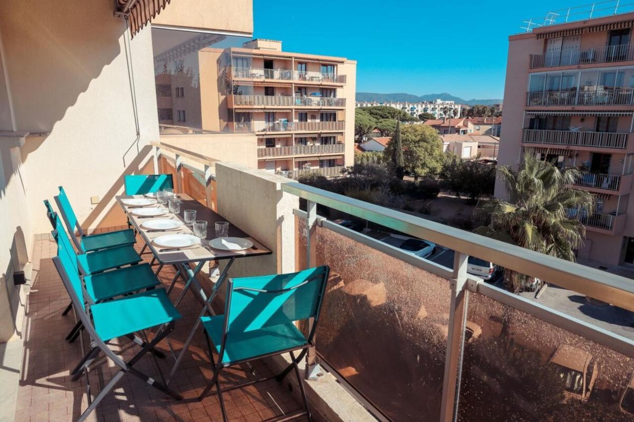 Chic Appart Du Port Frejus Luaran gambar