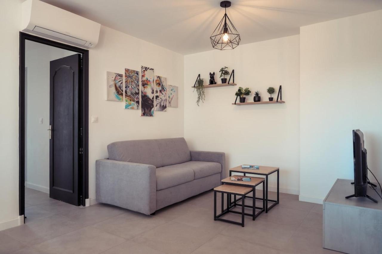 Chic Appart Du Port Frejus Luaran gambar