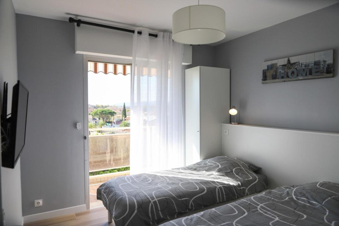Chic Appart Du Port Frejus Luaran gambar